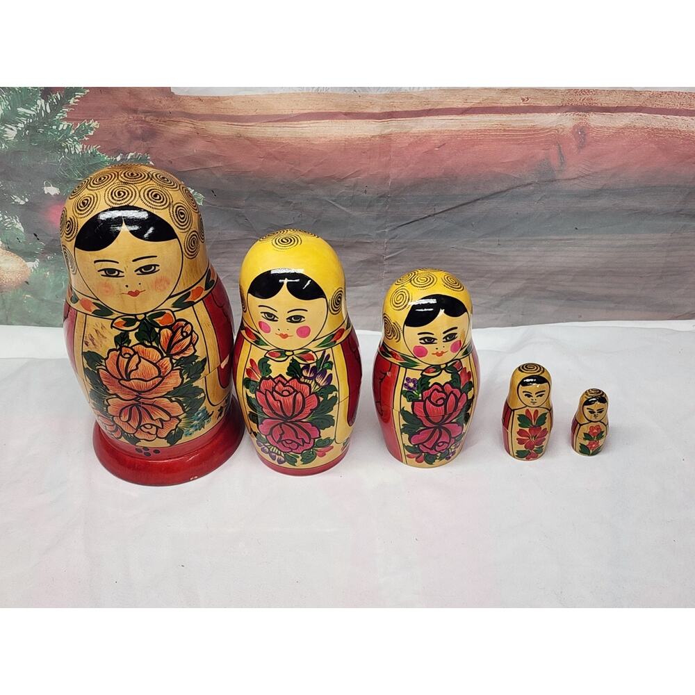 Vintage! Matryoshka (nesting) dolls! USSR, Soviet, art hand-painted 5 persons